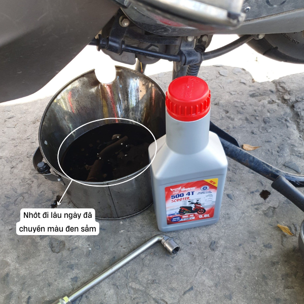 DẤU HIỆU XE MÁY CẦN THAY NHỚT: BẠN ĐÃ NHẬN RA CHƯA?