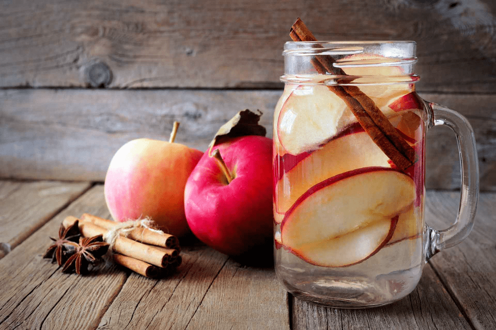 Cách làm nước detox táo và quế