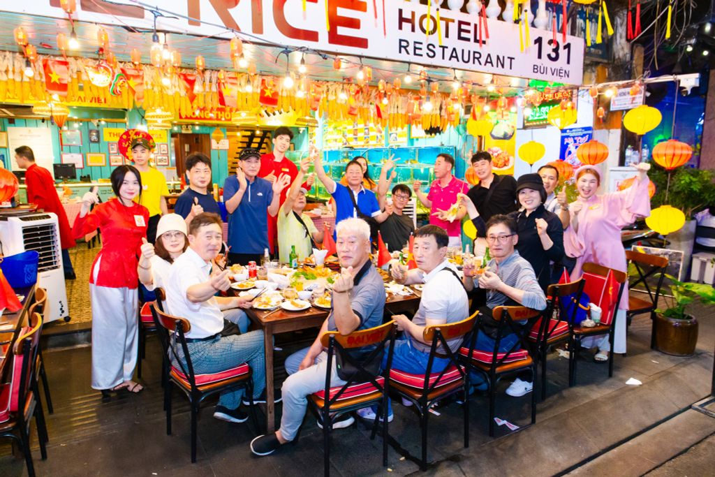 Khám Phá Hương Vị Hải Sản Độc Đáo Tại Phố Đi Bộ Bùi Viện Cùng Chuỗi Nhà Hàng Đại Việt