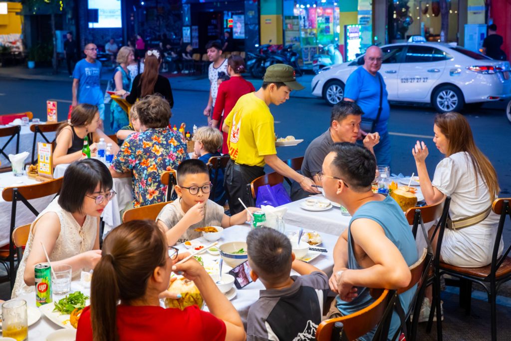 Bui Vien's hidden gem for seafood lovers – Dai Viet Restaurant