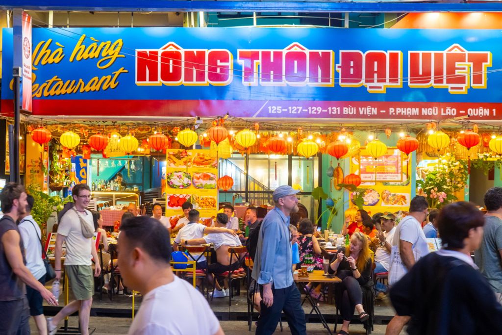 Nhà Hàng Đại Việt – “Kho Báu Ẩm Thực Việt” Giữa Lòng Phố Tây Bùi Viện