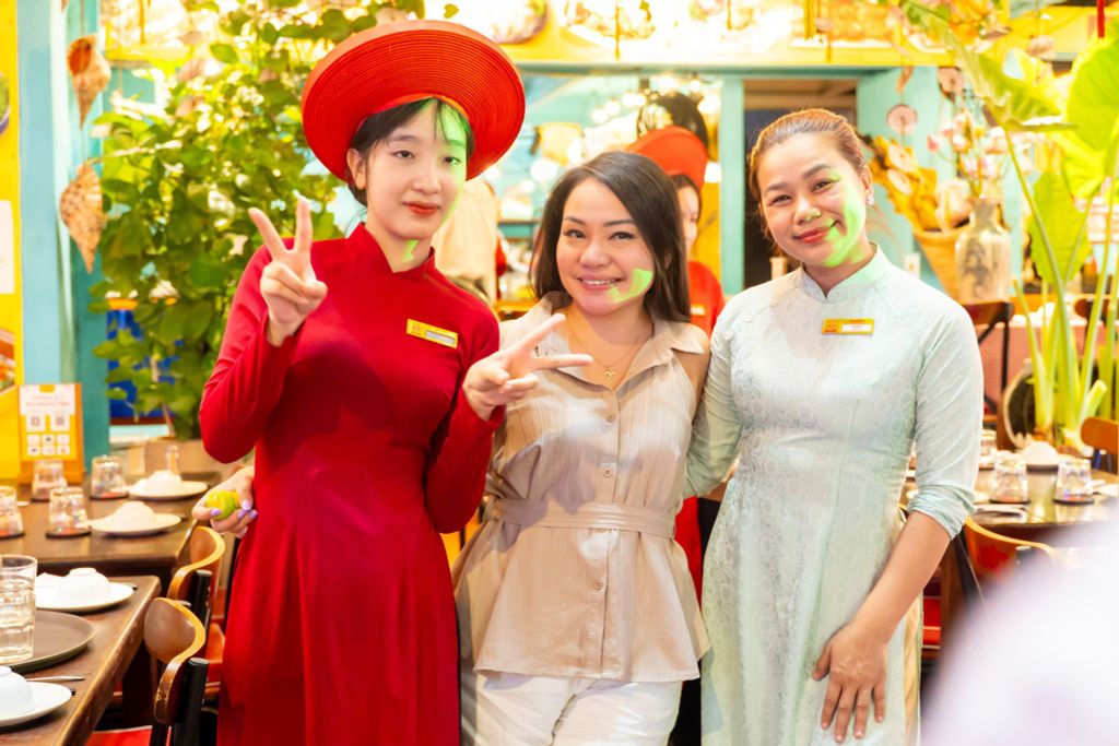 “Tôi Là Người Nước Ngoài – Và Nông Thôn Đại Việt Là Quán Ăn Tôi Quay Lại Nhiều Nhất Ở Sài Gòn”