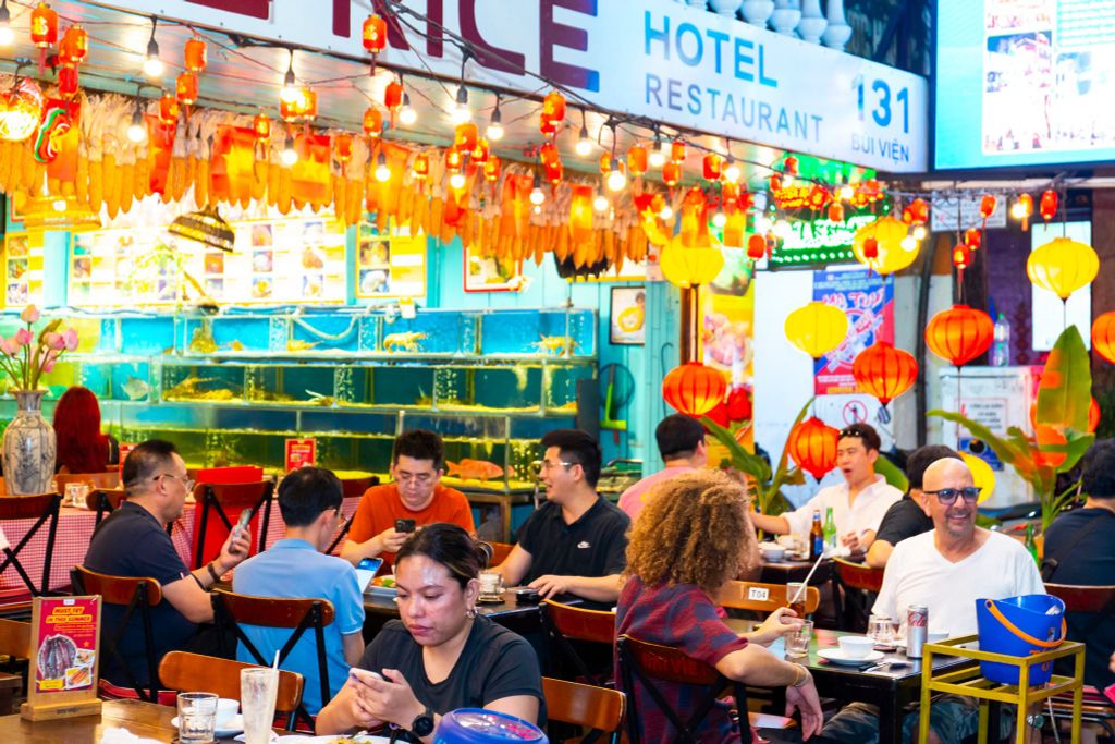 Late-night seafood, Vietnamese style – How Saigon eats after dark