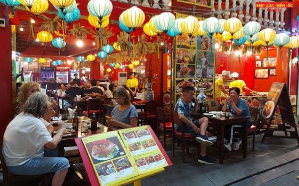 Nhà hàng Nông Thôn Đại Việt giữa lòng phố Tây Bùi Viện