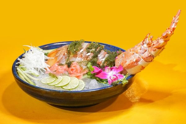 Sashimi tôm hùm tại nhà hàng Đại Việt