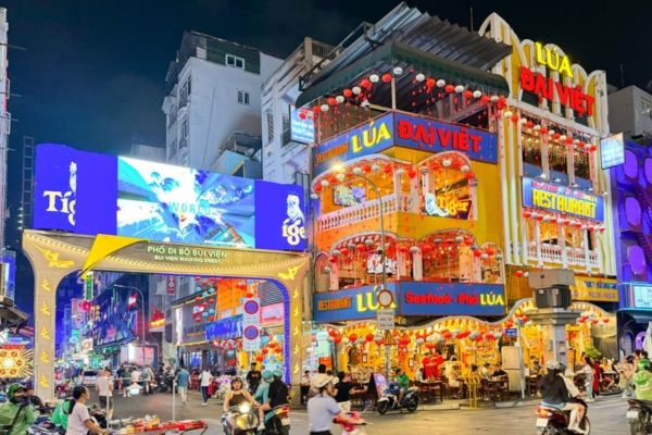 Nhà hàng Đại Việt được yêu thích vì nằm tại phố Tây Bùi Viện