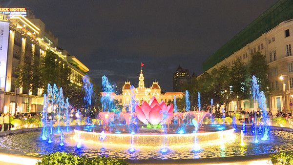 Phố đi bộ Nguyễn Huệ