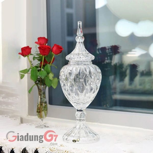 Âu pha lê nắp cao Bohemia 55cm này không phải là thứ mà người ta hình dung khi họ nghe thấy từ bình