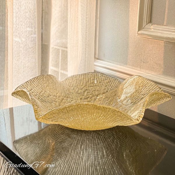 Đĩa pha lê IVV Folies Centrepiece Gold Glitter 41cm mang trong mình tinh hoa của vùng đất Ý - nơi được coi là cái nôi của nghệ thuật