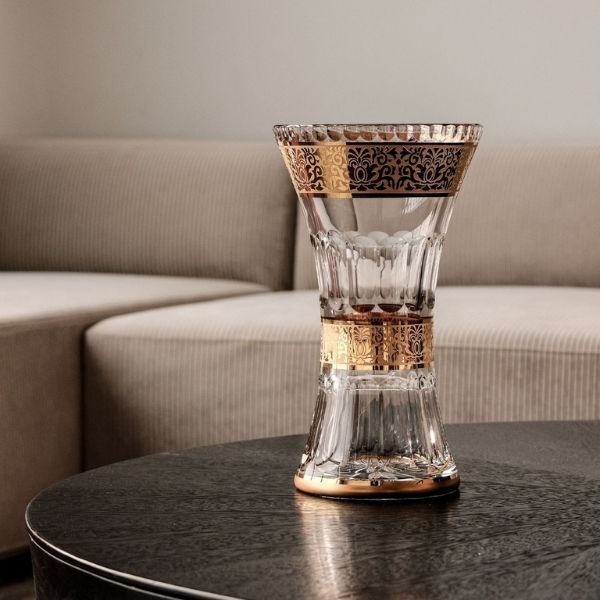 Lọ hoa pha lê bó mạ khảm vàng Ales Zverina Romantic 35.5cm là món đồ trang trí đẳng cấp, góp phần nâng tầm vẻ đẹp cho không gian sống của bạn.