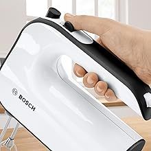 Máy đánh trứng trộn bột cầm tay Bosch MFQ4020 Dễ sử dụng nhờ tay cầm mềm mại.