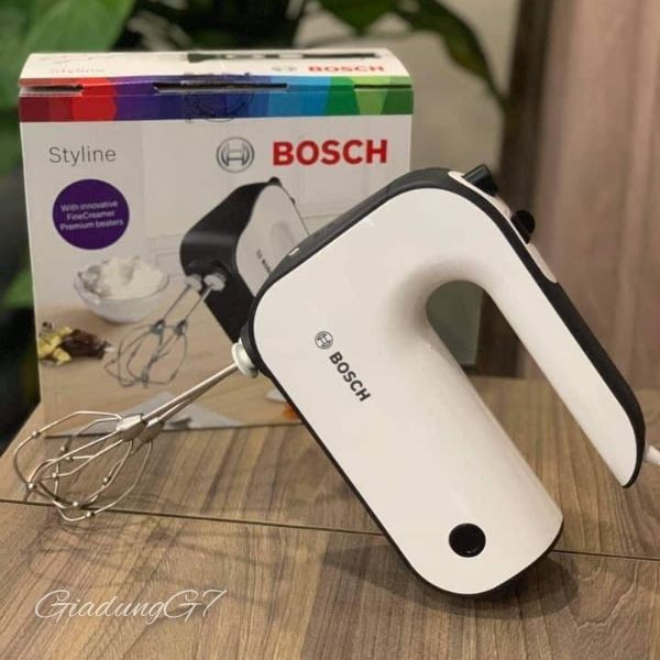 Máy đánh trứng Bosch có động cơ mạnh mẽ 450 watt, 5 mức cài đặt tốc độ, que đánh và móc nhào bằng thép không gỉ.