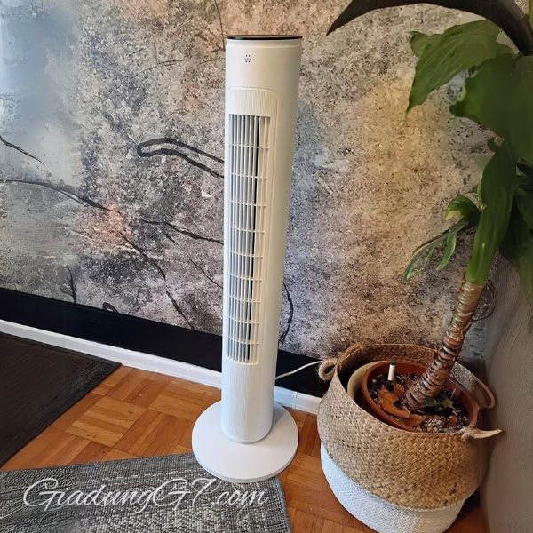 Quạt tháp Rowenta VU6871 thông minh với 3 tốc độ chỉnh tay và 2 chế độ tự động (chế độ ban đêm và chế độ gió tự nhiên)