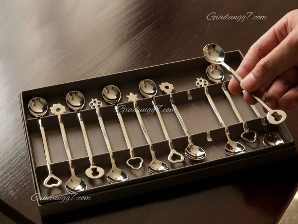 Set 12 thìa Sambonet Forks Party của Sambonet là sự kết hợp hoàn hảo giữa phong cách Moorish quý phái