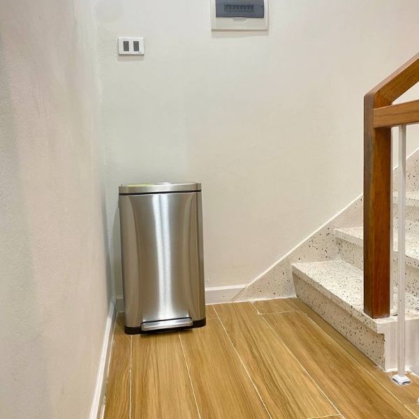 hùng rác đạp chân EKO X Cube EK9368MT 30L Mở Nắp Bằng Bàn Đạp