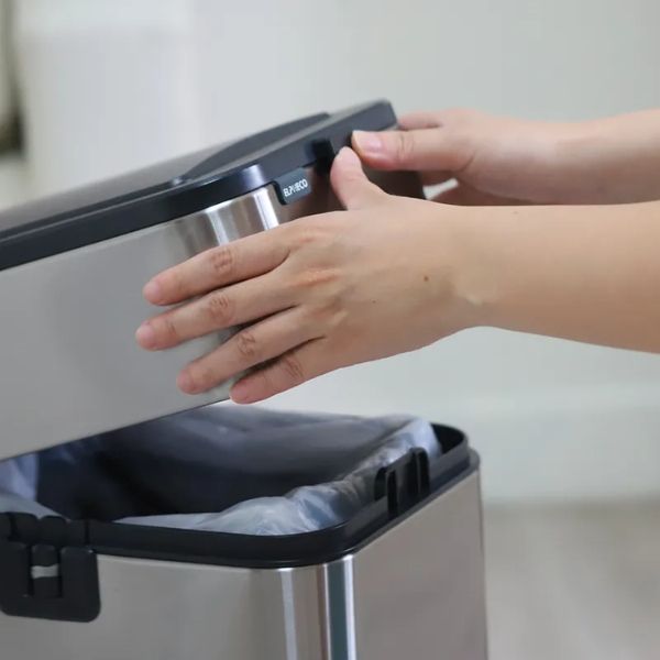 Thùng rác đạp chân Elpheco ELPH3711 20 lít Khóa nắp an toàn, dễ dàng thay túi