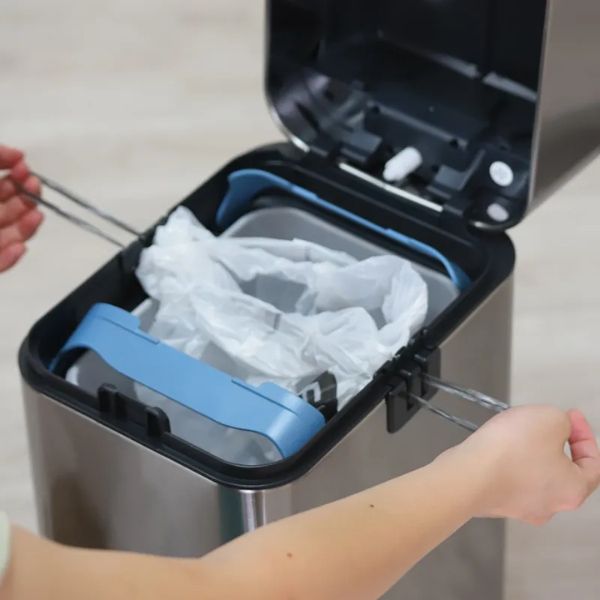 Thùng rác đạp chân Elpheco ELPH3711 20 lít Thiết kế dây rút tiện lợi