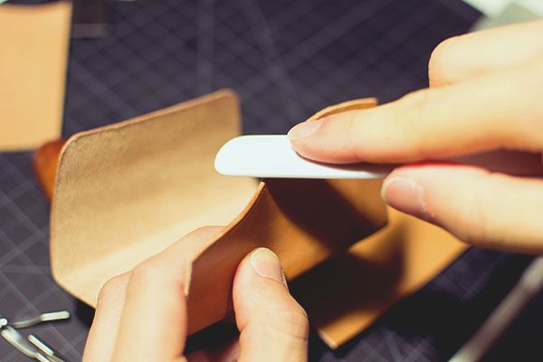 Đồ Da Thủ Công: Nghệ Thuật và Tinh Hoa