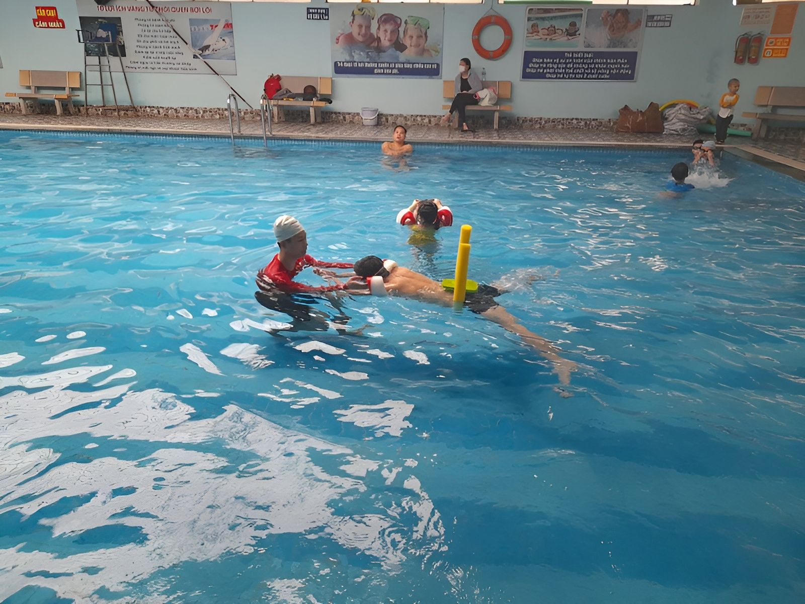 Hồ bơi quận Tân Phú an toàn là yếu tố hàng đầu khi đi bơi