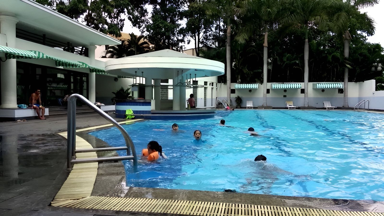 Hồ bơi quận Tân Phú lưu ý quan trọng khi đi bơi