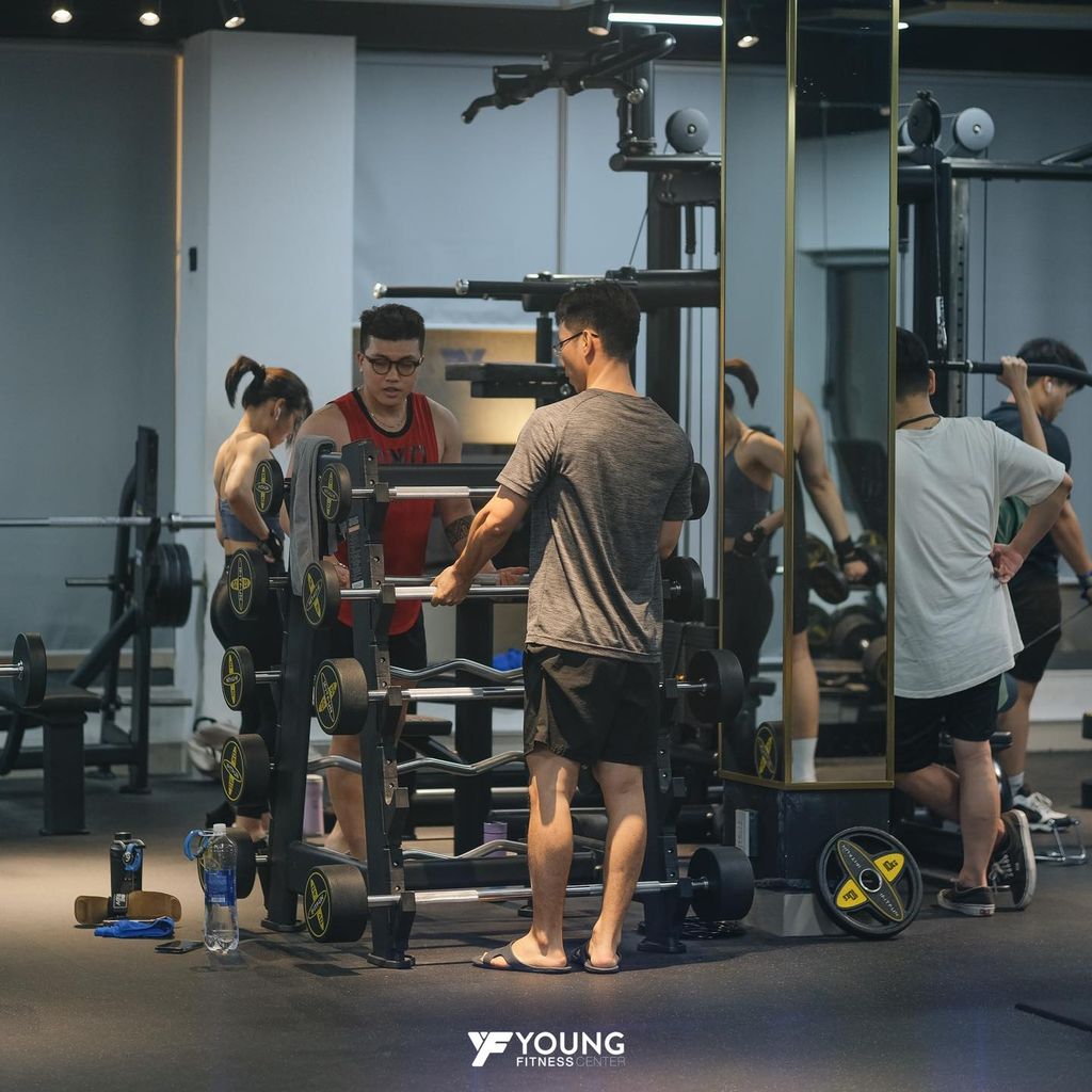 Phòng tập Young Fitness Center - Phòng Gym Tân Phú & Gò Vấp với giá chỉ 300K/tháng
