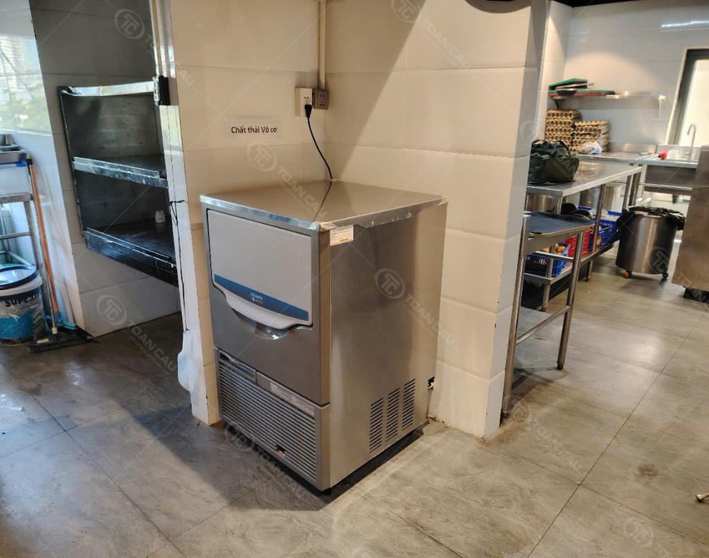 Bếp Toàn Cầu lắp đặt máy làm đá 100kg Hoshizaki SRM‑125A cho nhà hàng Steakout - Hà Nội