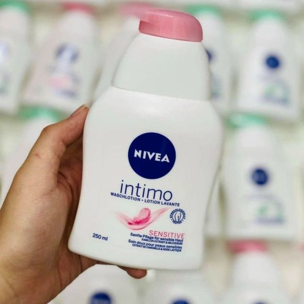Dung dịch vệ sinh phụ nữ cho da nhạy cảm Nivea Intimo Sensitive