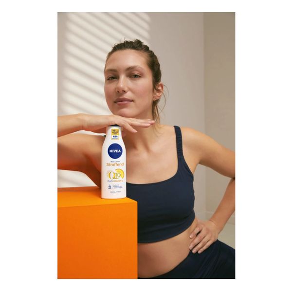 Kem dưỡng thể chống lão hoá Nivea Body Lotion Straffend Q10