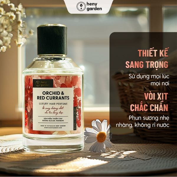 xịt nước hoa lên tóc