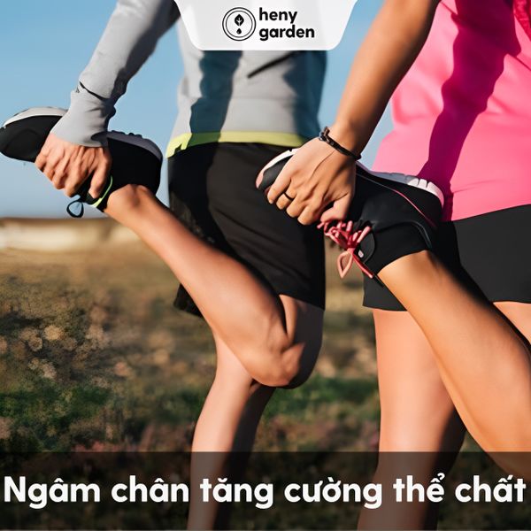 ngâm chân với nước ấm giúp tăng cường thể chất
