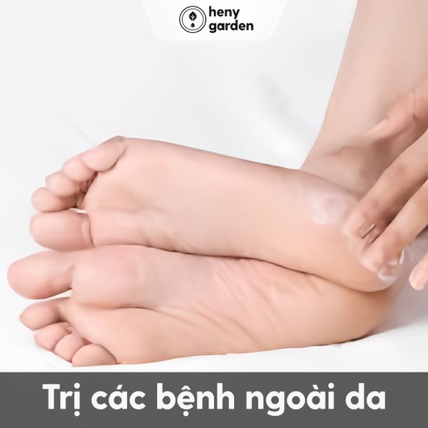 ngâm chân bằng nước ấm trị các bệnh ngoài da