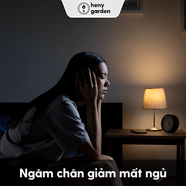 ngâm chân nước nóng giảm mất ngủ