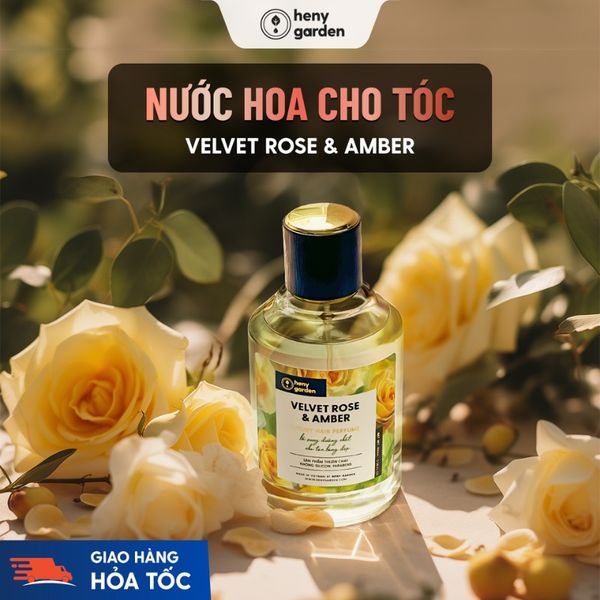 xịt nước hoa lên tóc