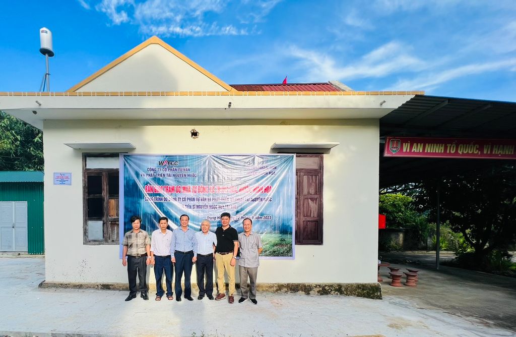 Tặng trạm đo mưa tự động tại huyện Minh Hóa, Quảng Bình