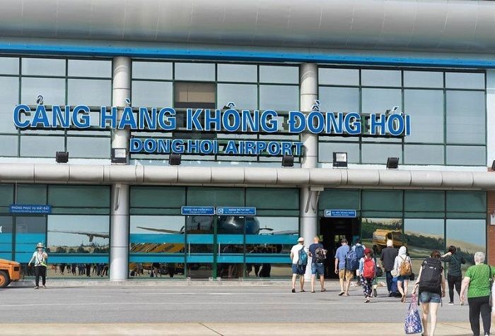 Cửa kính tự động tại Sân bay Đồng Hới - Quảng Bình
