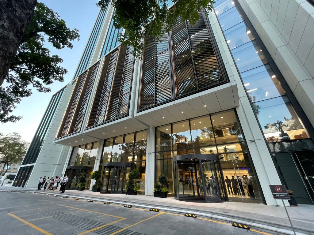 Hoàn thiện lắp đặt cửa xoay 03 cánh tự động Blasi tại Trụ sở Ngân hàng Techcombank