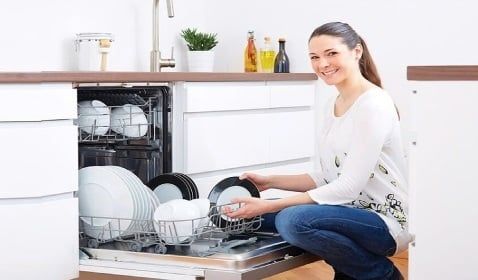Máy rửa chén: Giải pháp tiết kiệm thời gian và công sức cho gia đình bạn