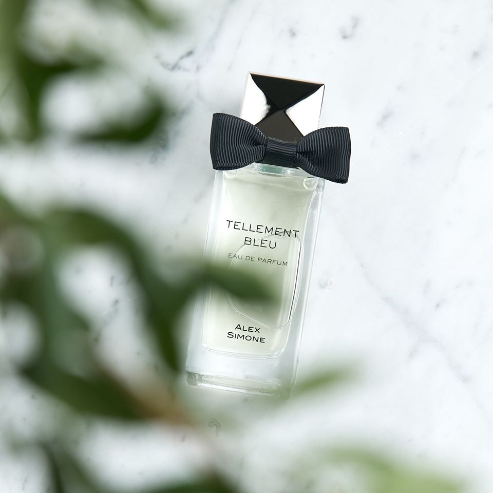 Tellement Bleu - Cuộc hẹn hò sáng sớm bên bờ Địa Trung Hải
