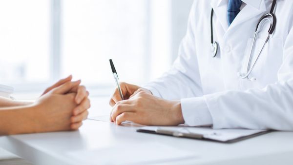 nặn mụn đầu đen