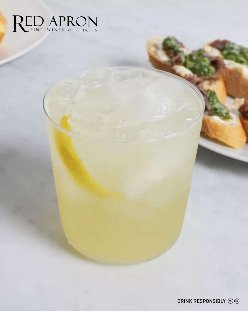 The Bee's Knees – classic gin drink with lemon and honey syrup