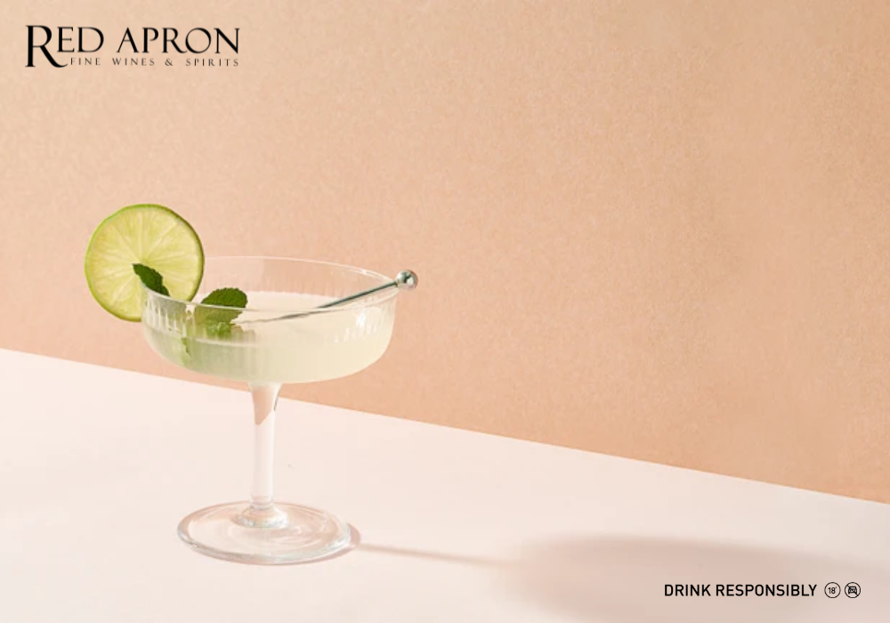 Gimlet cocktail with fresh lime and mint – a simple gin drink recipe
