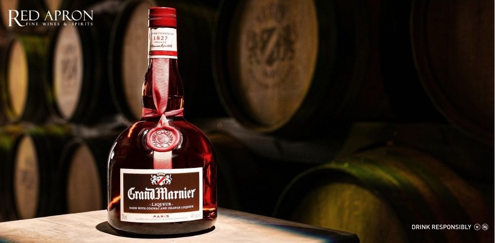 Nguyên liệu rượu Grand Marnier gồm cognac và tinh chất vỏ cam đắng, ủ hòa quyện trong thùng gỗ sồi