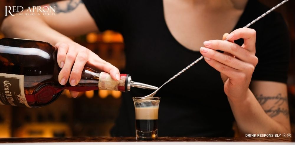 Shot B-52 ba lớp gồm Kahlua, Irish cream và rượu mùi Grand Marnier