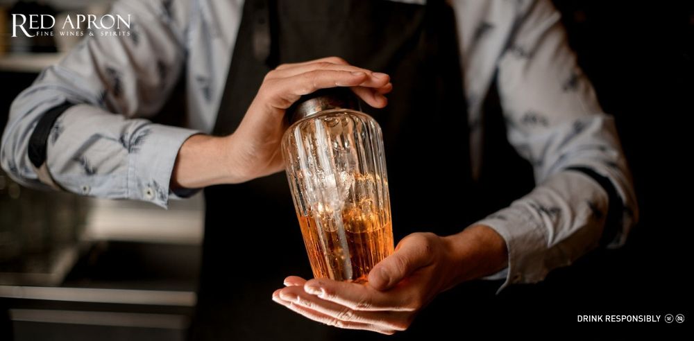 Lỗi khi pha Old Fashioned: dùng soda, đá nhỏ nhiều vụn, lắc thay vì khuấy, nghiền cherry và vỏ cam