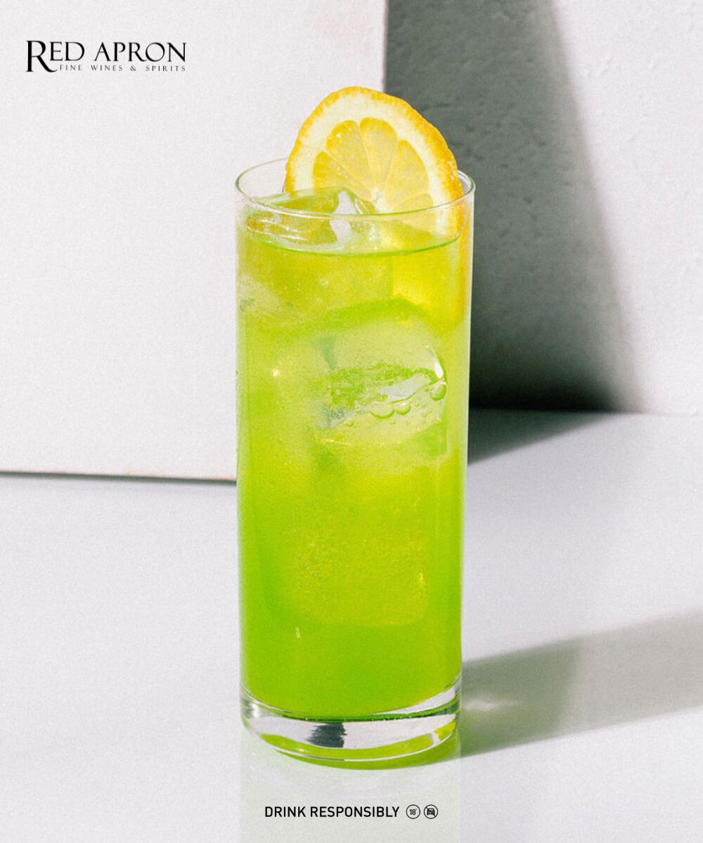Cocktail Midori Splash trong ly highball: rượu Midori và soda chanh, vị ngọt thanh mát lạnh