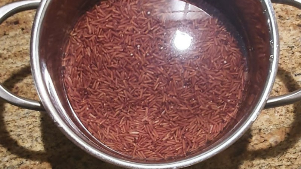 cháo gạo lứt hạt sen nấm rơm