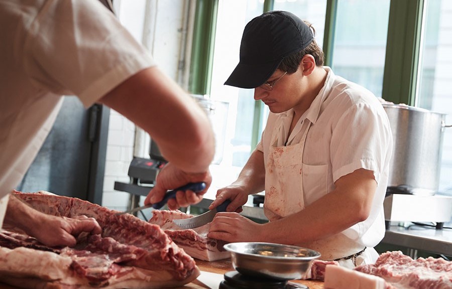 Từ làm việc tới định cư Úc – Cơ hội đổi đời cho công nhân chế biến thịt
