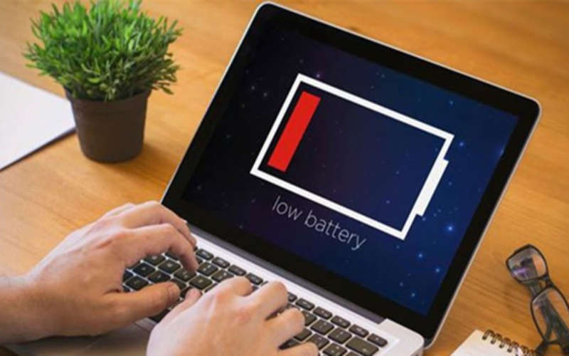 Không nên để pin laptop cạn kiệt năng lượng