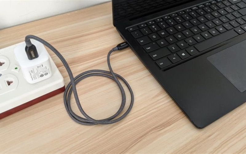 Những rủi ro tiềm ẩn khi cắm sạc laptop liên tục