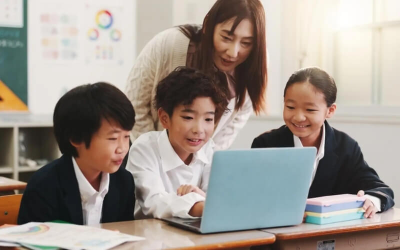 Cân nhắc nên mua laptop hay PC cho học sinh cấp 2